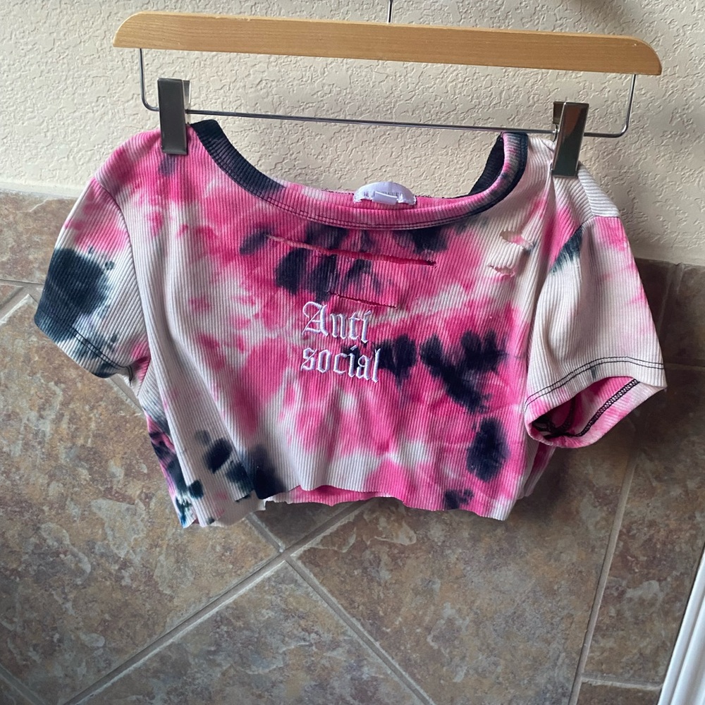 Cropped anti social t